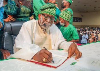 Akeredolu returns to Germany, Aiyedatiwa steps in