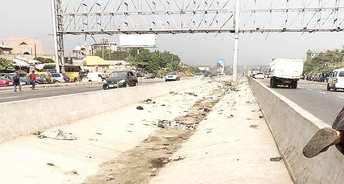 Residents lament open defecation on Lagos-Ibadan Expressway, fear disease outbreak