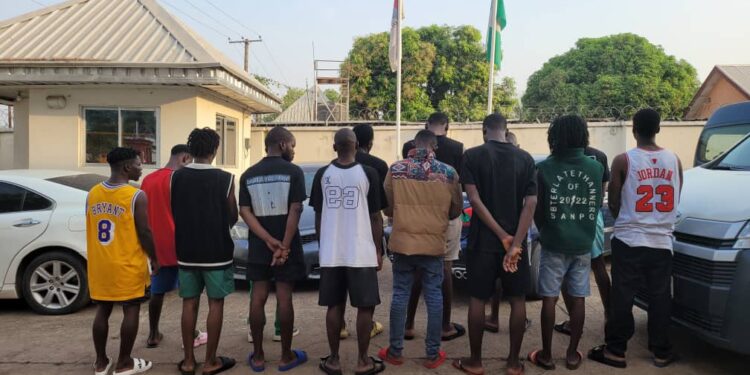 EFCC arrests suspected internet fraudsters in Makurdi ‘yahoo academy’