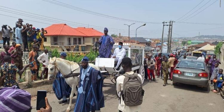 BREAKING: Olubadan buried as deputy gov, others pay tribute