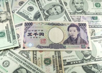Yen hits 34-year low, equity markets experience mixed trading