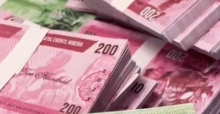 Fear of arrest: Partygoers, musicians invent new ways of ‘spraying Naira’