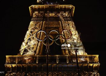 “Man Arrested After Scaling Eiffel Tower on Final Day of Olympics”