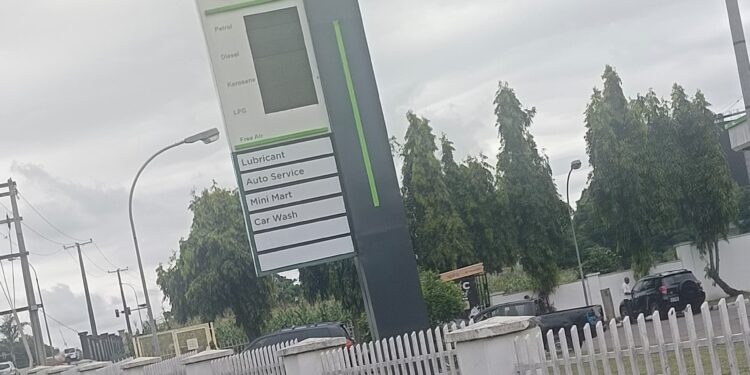 “Petrol Price Hits N1,030 at NNPCL Stations in Abuja, Sparking Concerns Over Rising Transportation Costs”