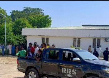 Crowd Gathers as Court Delivers Verdict on Detained #EndBadGovernance Protesters in Borno