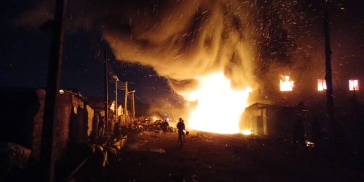 Hoodlums Loot Shops as Fire Devastates Ibadan Spare Parts Market