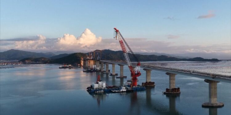 Super coastal highway bridge achieves full structural closure in Fujian