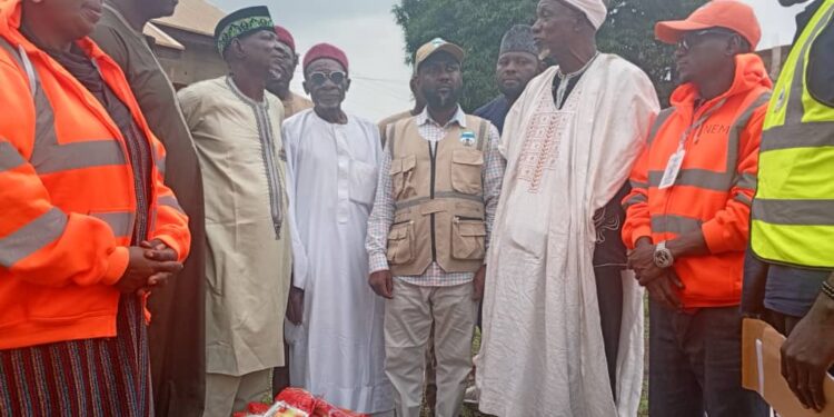 Niger: NEMA distributes relief materials to flood, windstorm victims in two federal constituencies 