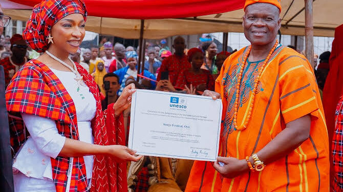 Musawa presents UNESCO certificate to Alaafin of Oyo at Sango World Festival