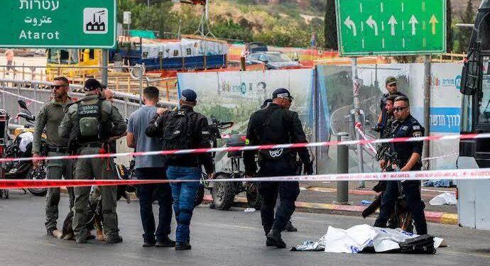 5 dead in Jerusalem shooting, 2 suspects killed