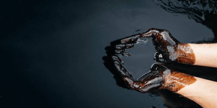 Experts hail FG as oil theft hits 16-year low