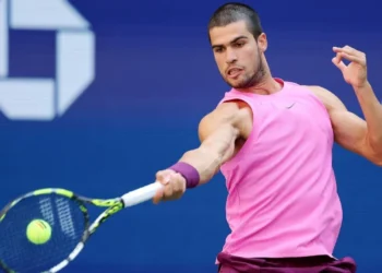 Alcaraz powers past Djokovic to reach US Open final