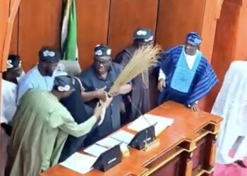 Taraba Assembly Speaker, 15 members dump PDP for APC